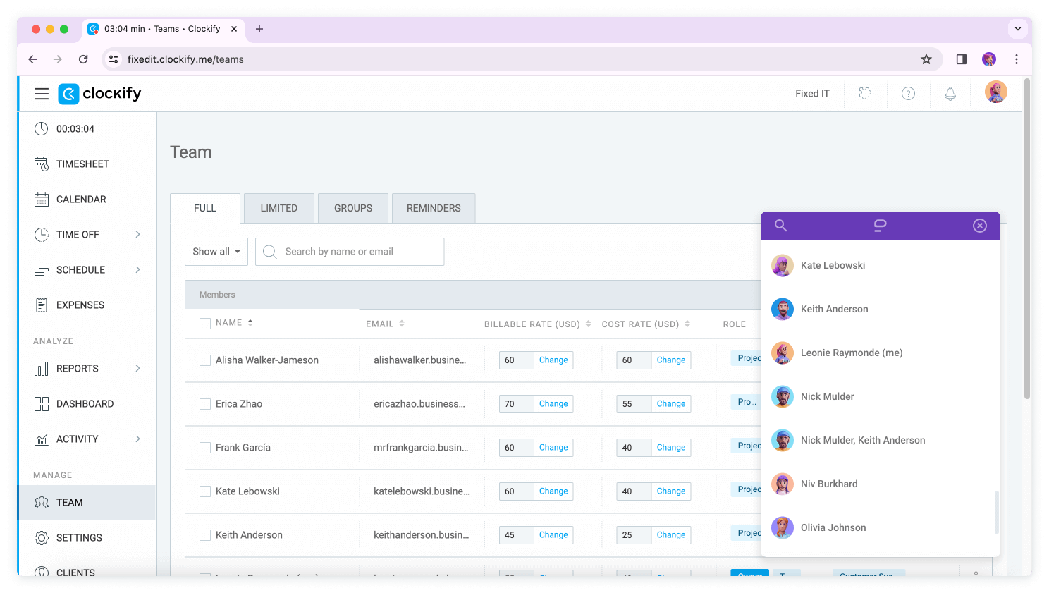 Chat de equipo Pumble - lista de canales y mensajes directos