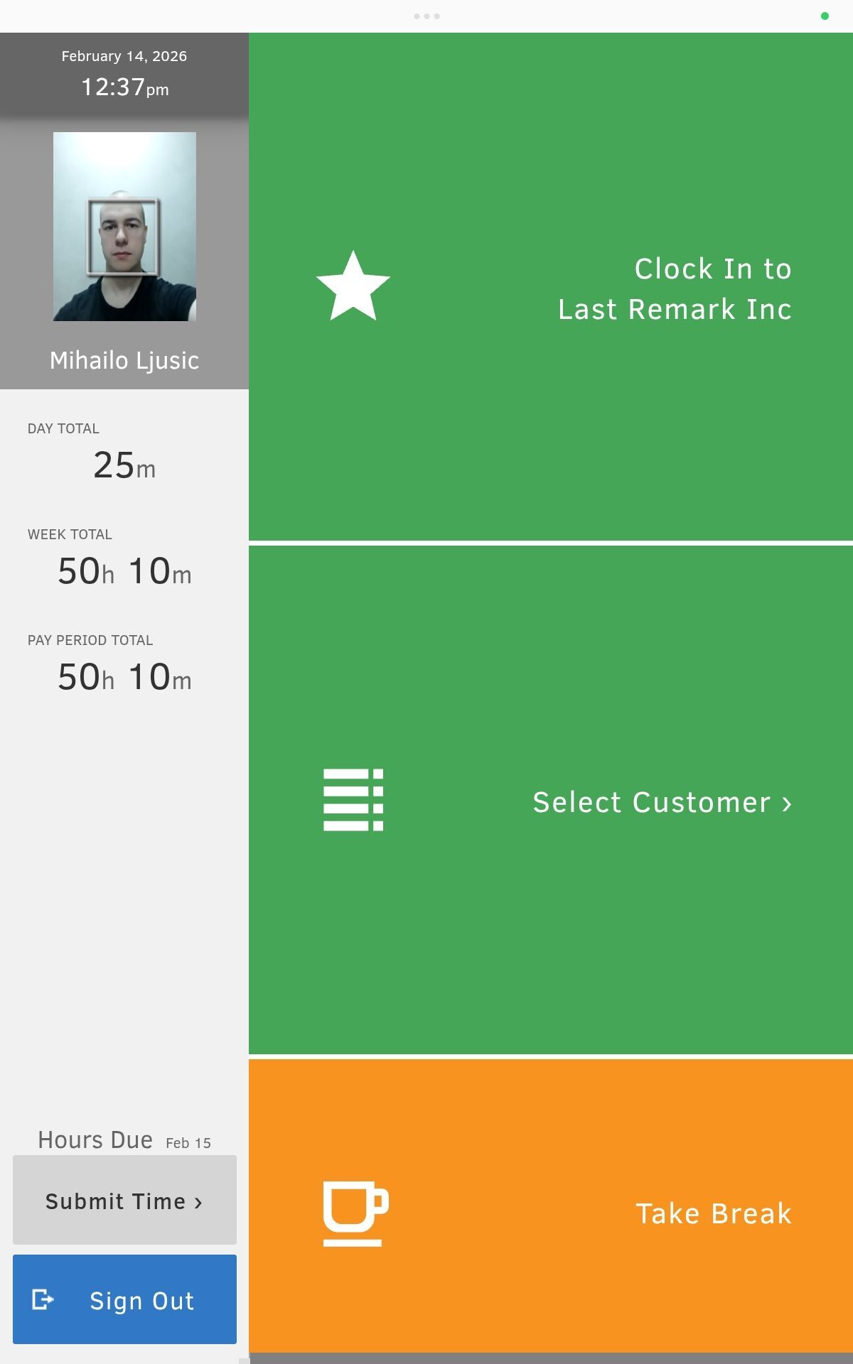 Clocking in with a photo in the Time kiosk app